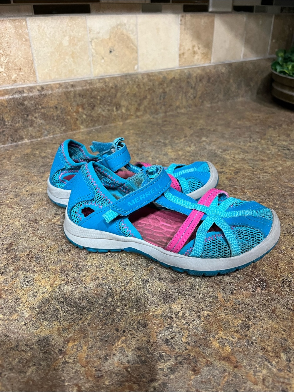 Merrell Girls Kids Blue Pink Closed Toe Sport Water Sandals Size 12